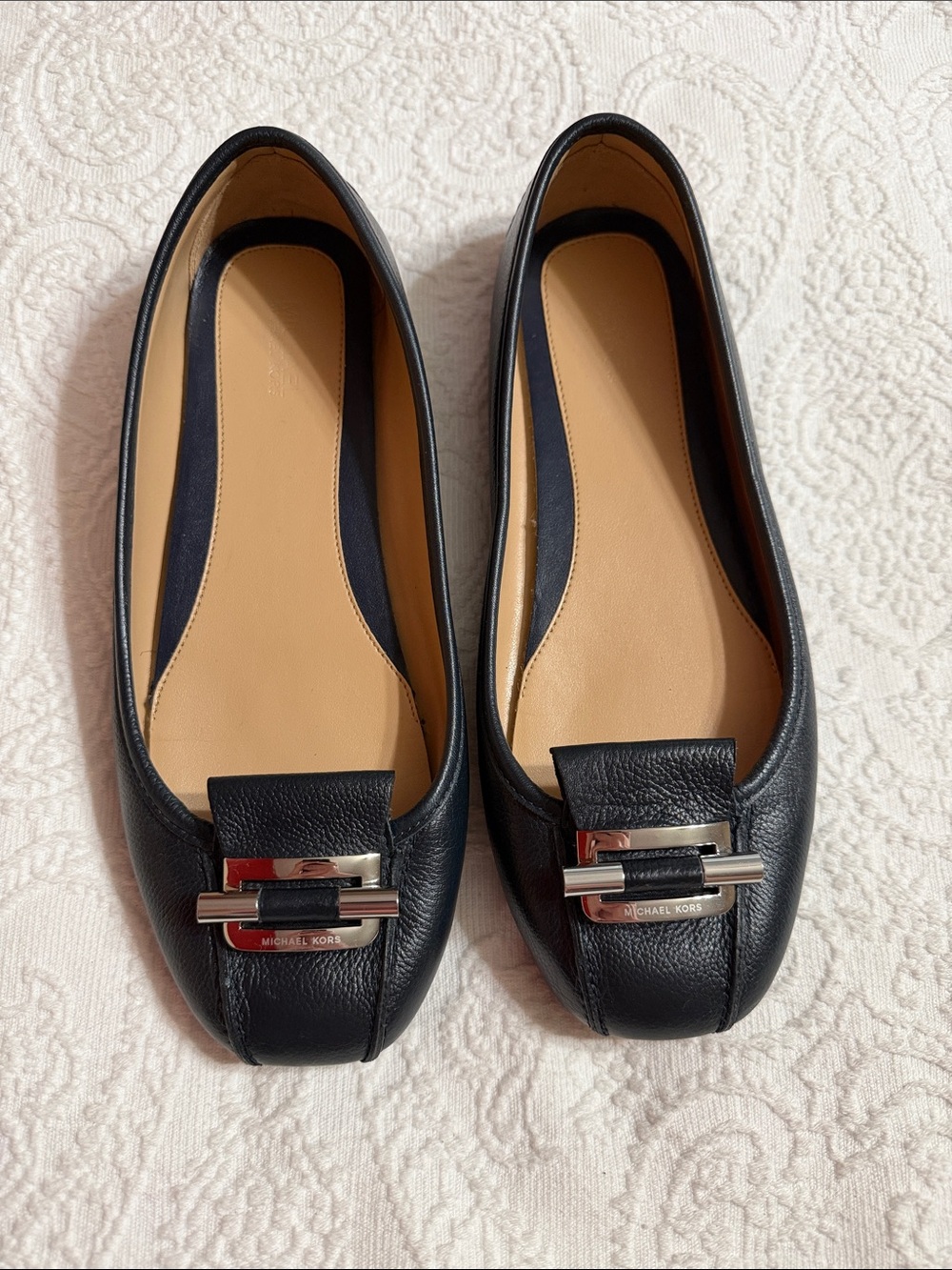 Michael Kors Size 9 NAVY Pebble Leather Square-Toe Flats with Silver Logo Accent